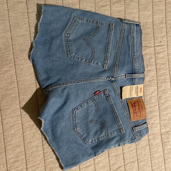 Levi’s high rise jean shorts - Picture 2 of 4